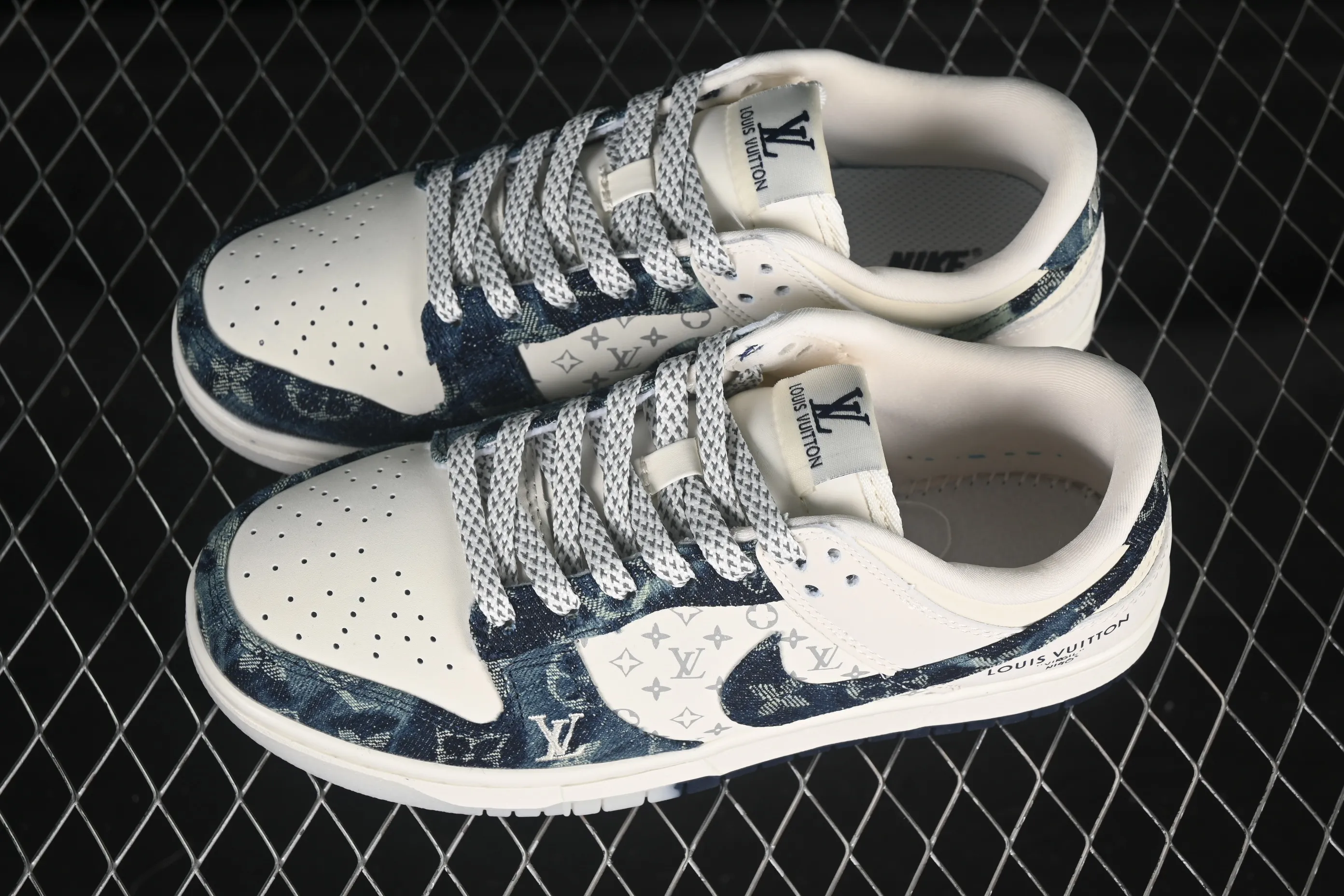All categories Nk SB Dunk Series Nk SB Dunk Low High-end customized low-top sneakers Nike SB Dunk Low LV co-branded dark blue denim Anniversary high-end customized low-top casual sneakers CH8311-288